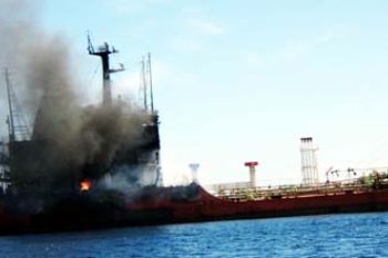 KAPAL TANKER TERBAKAR