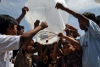 Festival 1.000 Balon Syawalan di Payaman