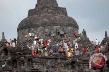 Puluhan Ribu Wisatawan Kunjungi Borobudur Setiap Hari