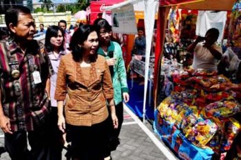 MENINJAU PASAR MURAH