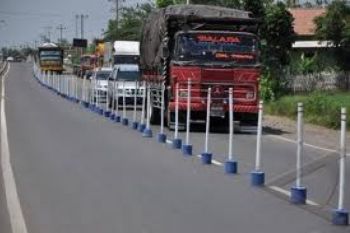 Antisipasi Kemacetan, Jalur Pantura Dipasang Barikade
