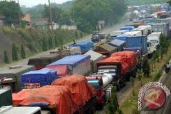 H-4, Truk Nonsembako Masih Melintas di Jalur Selatan