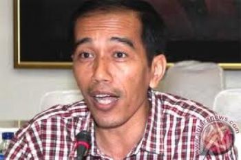 Jokowi Sambut Pemudik di Stasiun KA Jebres