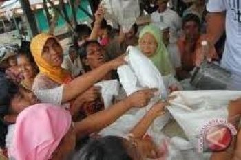 Distribusi Raskin Bantu Warga di Daerah Kekeringan