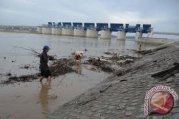 Debit Air Tujuh Bendungan Mikro Hidro Menyusut