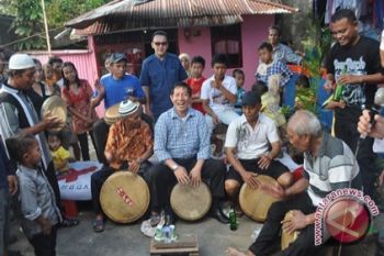 Wali Kota Lumentut hadiri lebaran ketupat di Singkil 