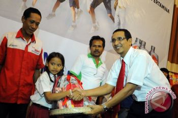 Pertamina bantu perlengkapan sekolah anak-anak