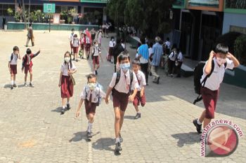 Murid Sekolah Mulai Gunakan Masker