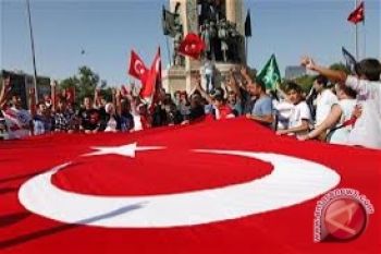30 Orang Tewas Saat Bentrok di Turki
