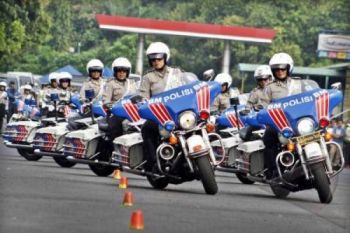 Seorang anggota polisi tewas tertabrak truk di Tol Cikampek