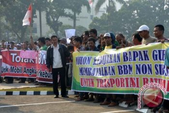 Truk batu bara gunakan solar subsidi