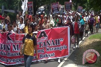  Warga Tuminting demo ke Kantor Wali Kota Manado