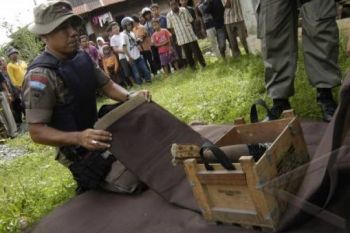 Warga Temukan 18 Mortir di Pesisir Selatan