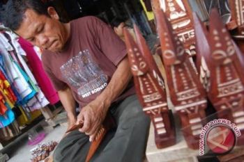 PON 2012  - Pedagang mulai obral harga