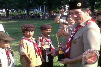 Pemkot Manado bantu 1.200 siswa miskin