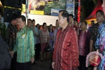 Ikan segar terpajang di stand Minahasa Utara