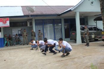 Satpol PP Damkar Agam Tertibkan Siswa Bolos