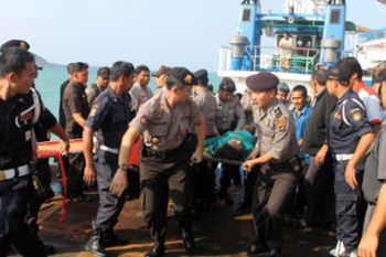 Evakuasi Korban Kapal Tenggelam