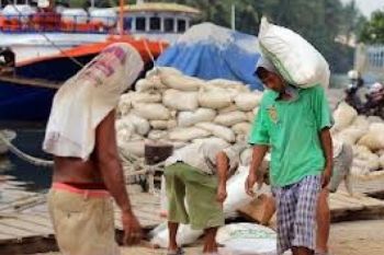 Buruh Tuntut UMK Semarang Rp1,2 Juta
