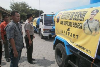Alfamart Kirim 30 Tangki untuk Warga yang Dilanda Kekeringan