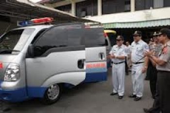 Jasa Raharja Serahkan Dua Ambulans