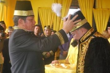 Pasang Mahkota