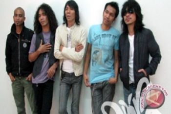 Gunakan Toa, Slank Puaskan Penggemar