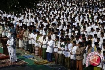 Masyarakat OKU gelar shalat gerhana matahari