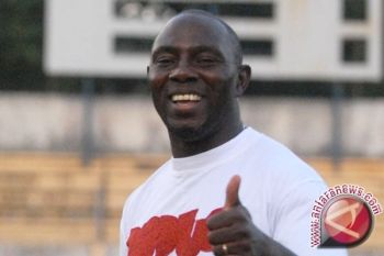 Fabio Petedinho Latih Kiper Persipura