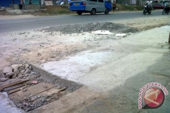 Warga Keluhkan Penutupan Jalan Utama Bandarlampung