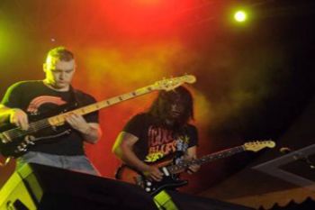 JELANG KONSER MUSIK ATAU MATI