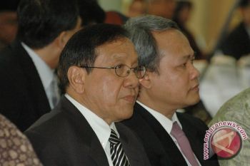 Akbar Tanjung sedih Ical tak masuk survei LSI