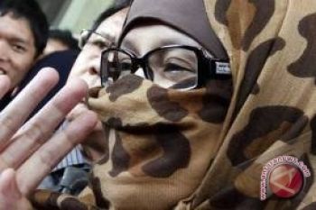 Neneng Sakit, Vonispun Ditunda  