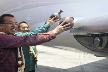 PENERBANGAN PERDANA