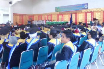 STIKes PBH Batusangkar Mewisuda 192 Lulusan