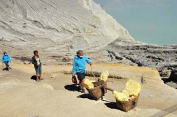 WISATAWAN IJEN