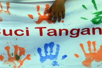Ratusan siswa Makassar rayakan cuci tangan se-dunia 
