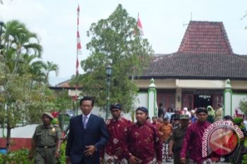Sultan minta masyarakat cintai produk lokal