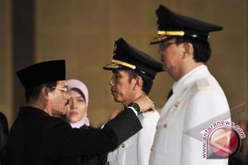  Mendagri Lantik Jokowi-Ahok