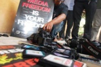 KWAK Padang Gelar Aksi Solidaritas Kekerasan Wartawan