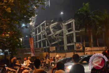 Pembongkaran bangunan Swiss Belhotel sesuai perencanaan 