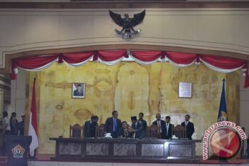 Sidang Pemaparan Visi Misi Cagub Ricuh