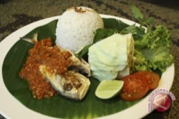 Hotel Aston sajikan ikan bakar saus tempurung
