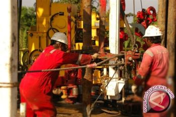 Harga minyak naik didorong beroperasinya kembali kilang minyak AS