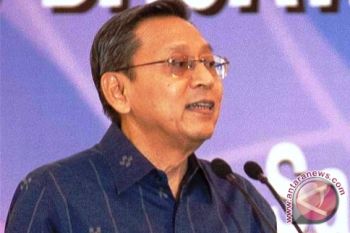Boediono: Soal Bank Century serahkan pada penegak hukum