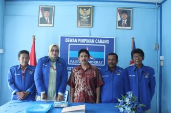 Kepala DKK Padangpanjang Daftar Cawako ke Demokrat