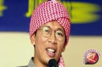 AA Gym Tentang Perokok Itu Buta Huruf