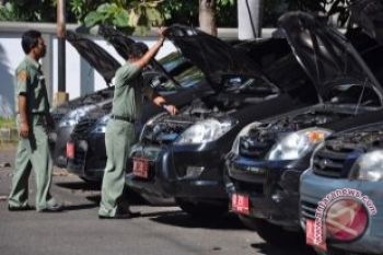 Mobil dinas berpelat hitam terjaring razia