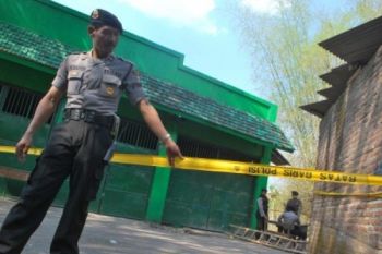 Tim Labfor Olah TKP Rumah Terduga Teroris