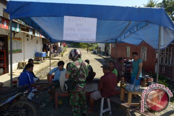 Warga Kembali Tutup Jalan Tuntut Pengaspalan 